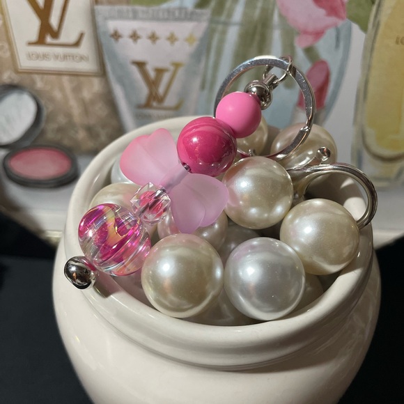 Pink Bow 🎀 Keychain - Picture 3 of 3